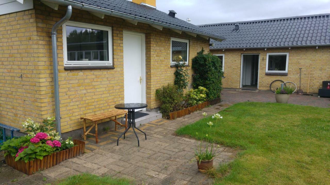 Commuter Room For One Or Two People Munkebo Экстерьер фото